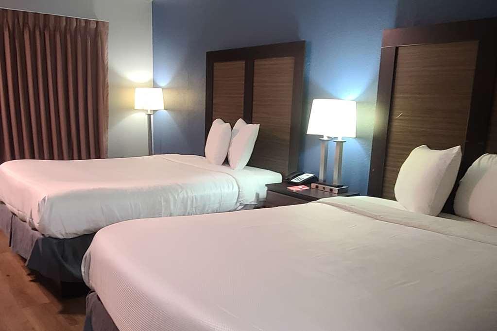 Econo Lodge Forest City Room photo