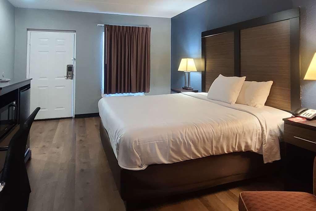 Econo Lodge Forest City Room photo