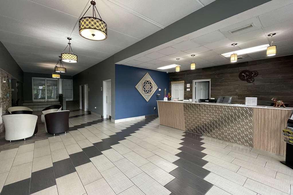 Econo Lodge Forest City Interior photo