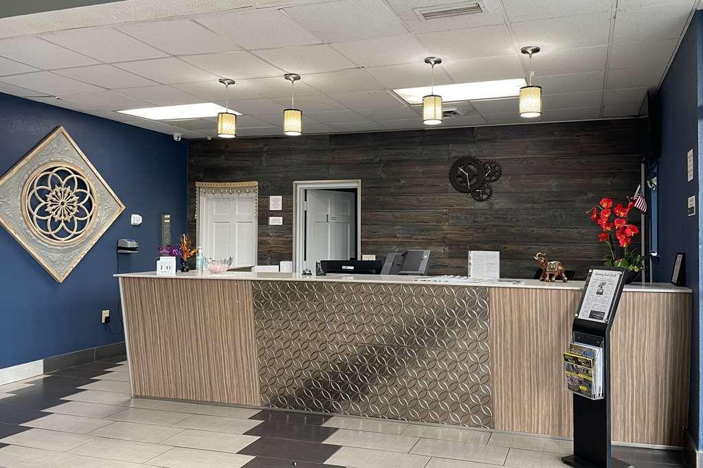Econo Lodge Forest City Interior photo